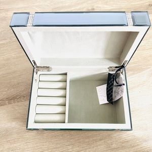 Jewelry organizer